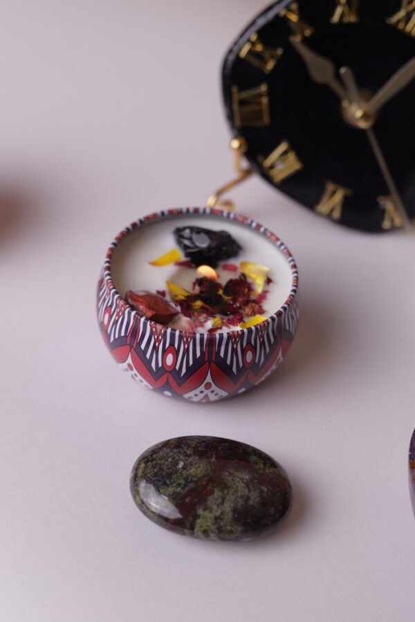 Candle with Natural Stones - Image 4